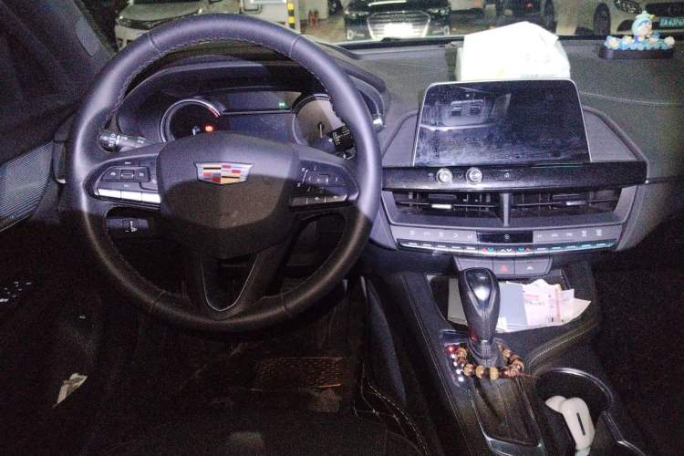 Used Cadillac CT4 2023 25T Luxury Model Center Console