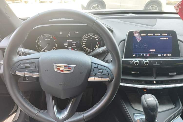 Used Cadillac CT4 2023 25T Luxury Model Center Console