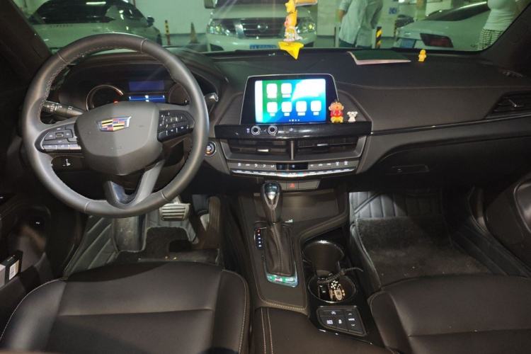 Used Cadillac CT4 2023 25T Fashion Edition Center Console