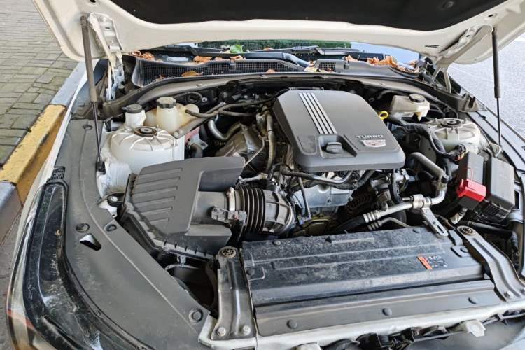 Used Cadillac CT4 2023 28T Luxury Version Engine Bay Right