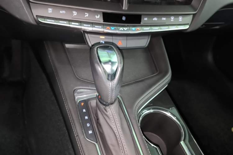 Used Cadillac CT4 2023 25T Fashion Edition Gear Lever