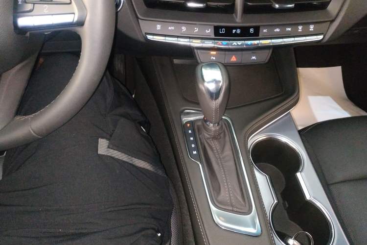 Used Cadillac CT4 2023 25T Luxury Model Gear Lever