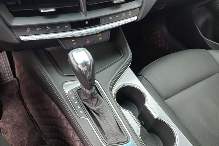 Used Cadillac CT4 2023 25T Luxury Model Gear Lever