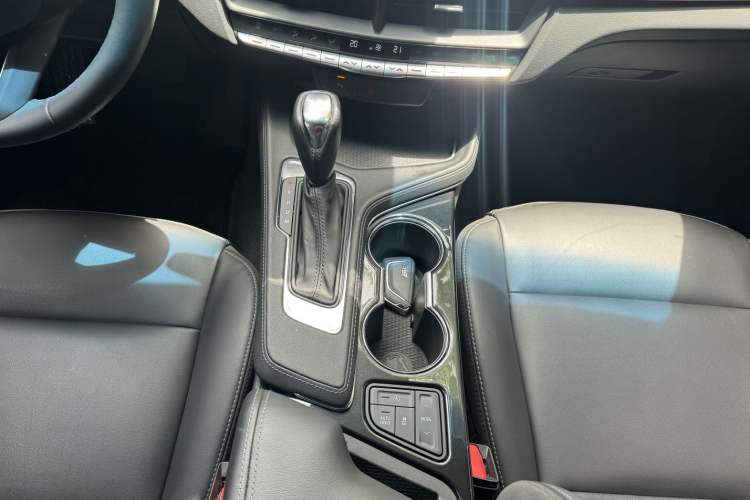 Used Cadillac CT4 2023 25T Fashion Edition Gear Lever