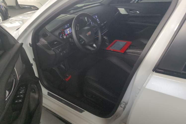 Used Cadillac CT4 2023 25T Luxury Model Interior 3