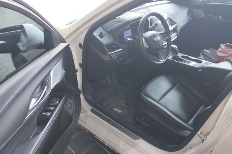 Used Cadillac CT4 2023 25T Luxury Model Interior 3