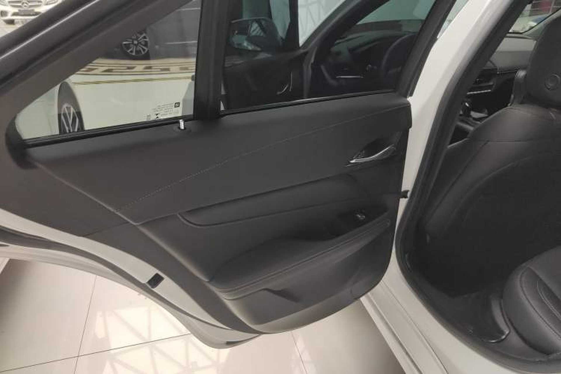 Used Cadillac CT4 2023 28T Luxury Version Interior 8