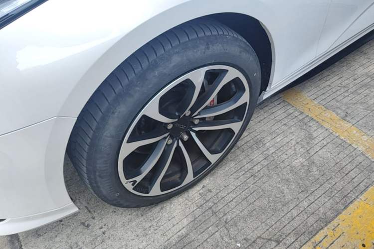 Used Cadillac CT4 2023 25T Luxury Model Left Front Wheel Hub