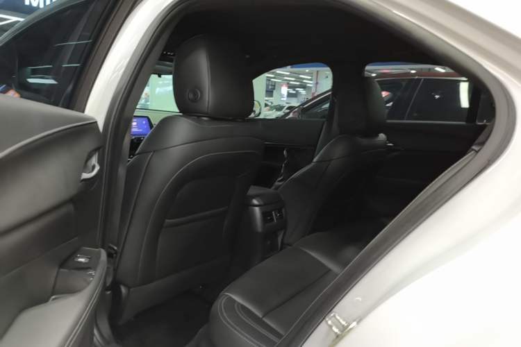 Used Cadillac CT4 2023 25T Fashion Edition Left Rear Seat