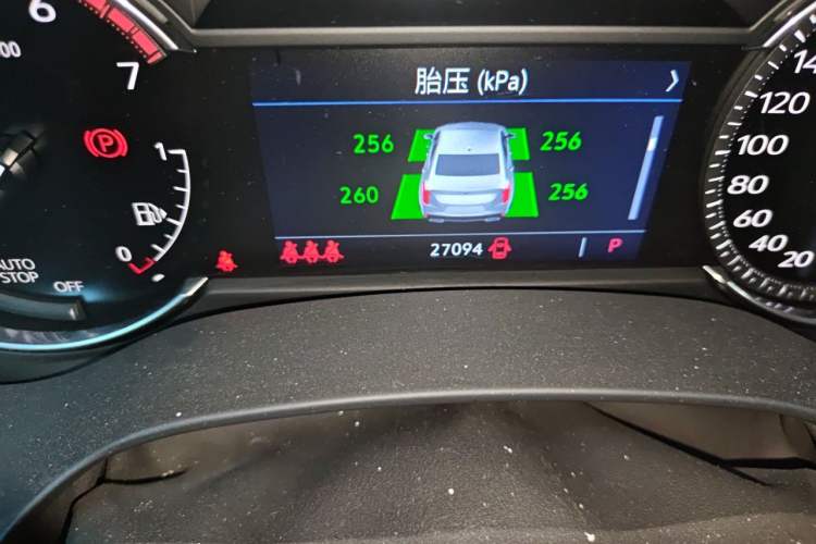 Used Cadillac CT4 2023 28T Luxury Version Odometer Close Up