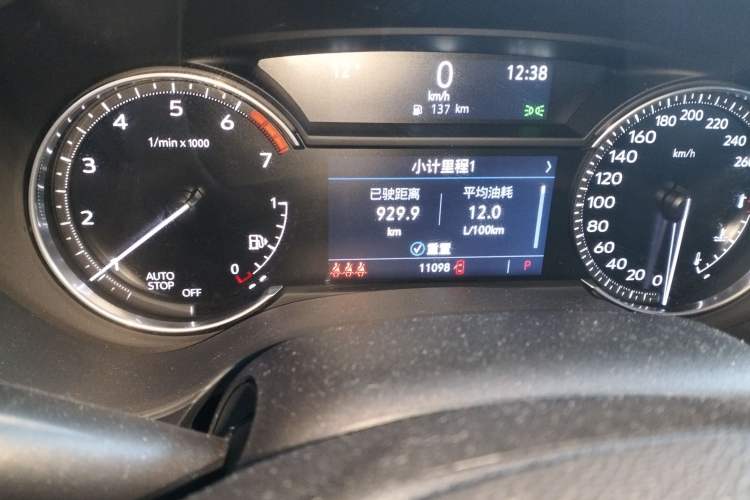 Used Cadillac CT4 2023 25T Luxury Model Odometer Close Up