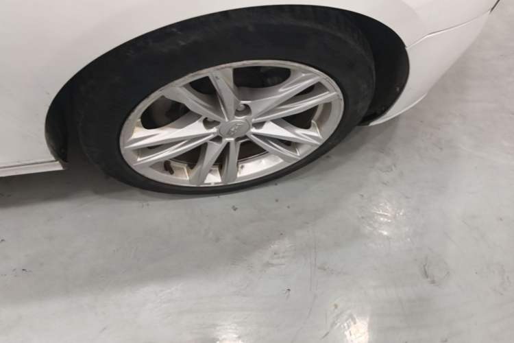 Used Cadillac CT4 2023 25T Luxury Model Right Front Wheel Hub