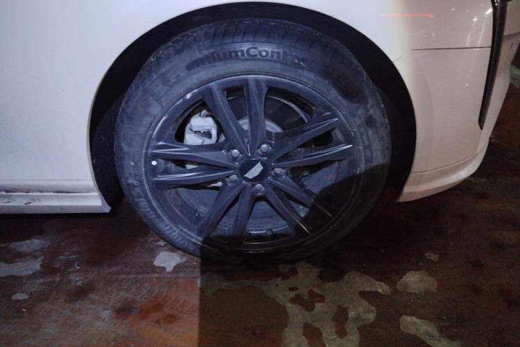 Used Cadillac CT4 2023 25T Luxury Model Right Front Wheel Hub