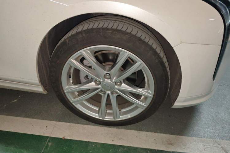 Used Cadillac CT4 2023 25T Fashion Edition Right Front Wheel Hub