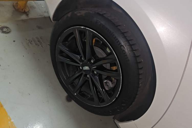 Used Cadillac CT4 2023 25T Luxury Model Right Rear Wheel Hub