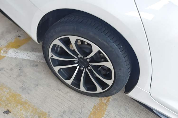 Used Cadillac CT4 2023 25T Luxury Model Right Rear Wheel Hub