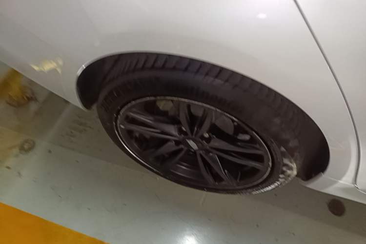 Used Cadillac CT4 2023 25T Luxury Model Right Rear Wheel Hub