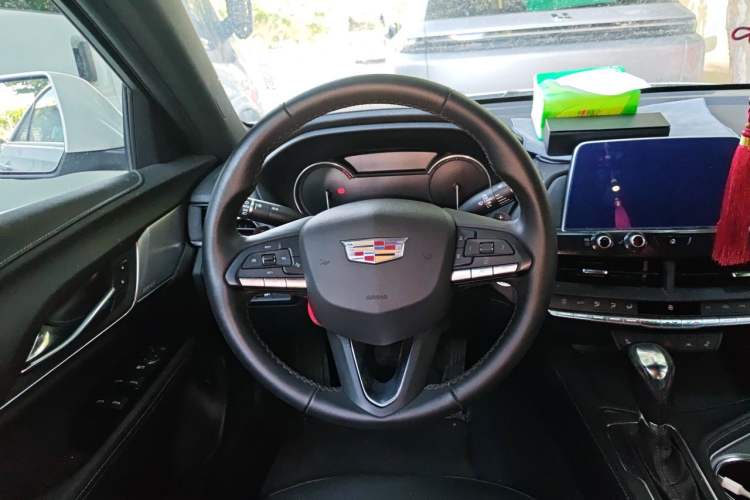 Used Cadillac CT4 2023 28T Luxury Version Steering Wheel