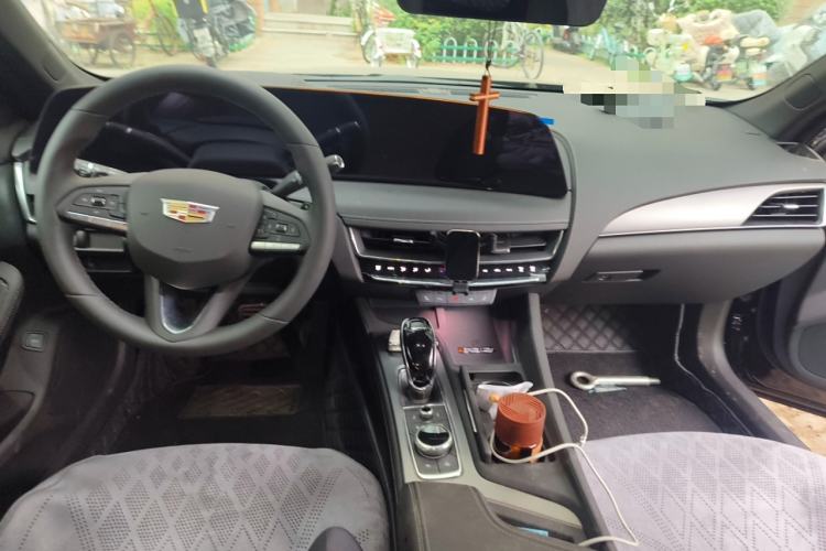 Used Cadillac CT5 2024 28T Luxury Pro Trim Center Console