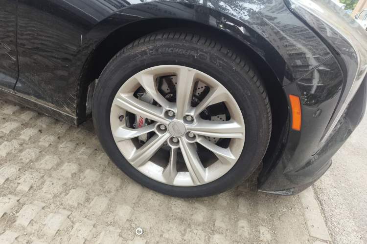 Used Cadillac CT5 2024 28T Luxury Pro Trim Right Front Wheel Hub