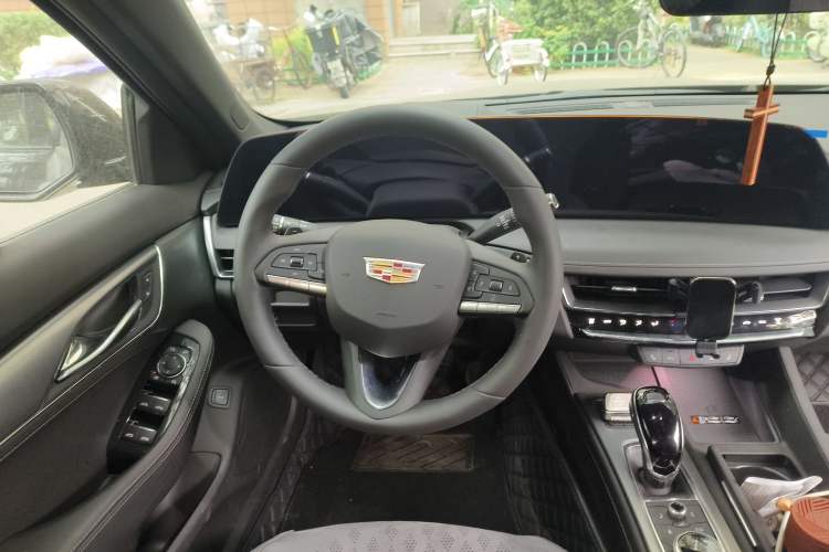 Used Cadillac CT5 2024 28T Luxury Pro Trim Steering Wheel