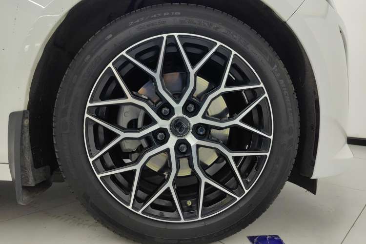 Used Cadillac CT5 2022 28T Luxury Edition Left Front Wheel Hub