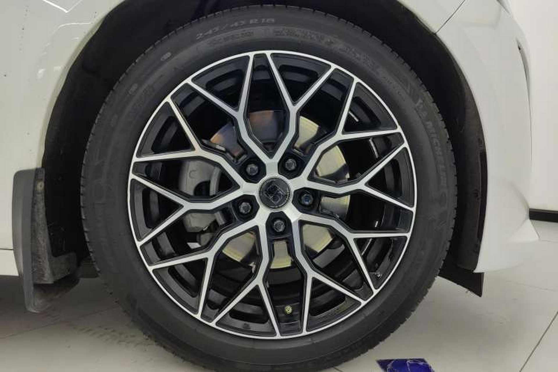 Used Cadillac CT5 2022 28T Luxury Edition Left Front Wheel Hub