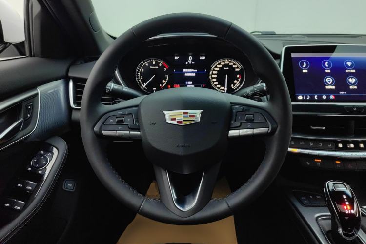Used Cadillac CT5 2022 28T Luxury Edition Steering Wheel