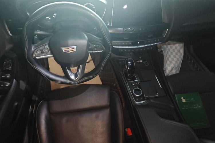 Used Cadillac CT5 2020 28T Platinum Sport Edition Center Console