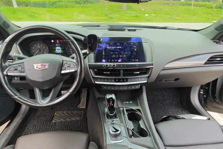 Used Cadillac CT5 2020 28T Platinum Sport Edition Center Console