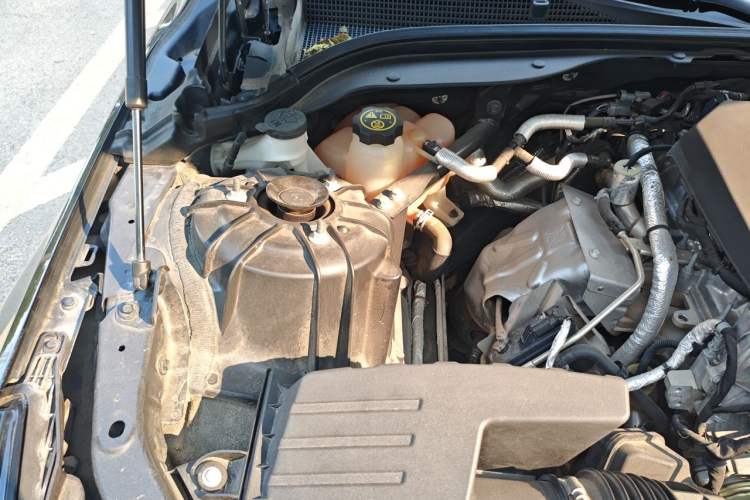 Used Cadillac CT5 2020 Revised Version 28T Luxury Edition Engine Bay Right