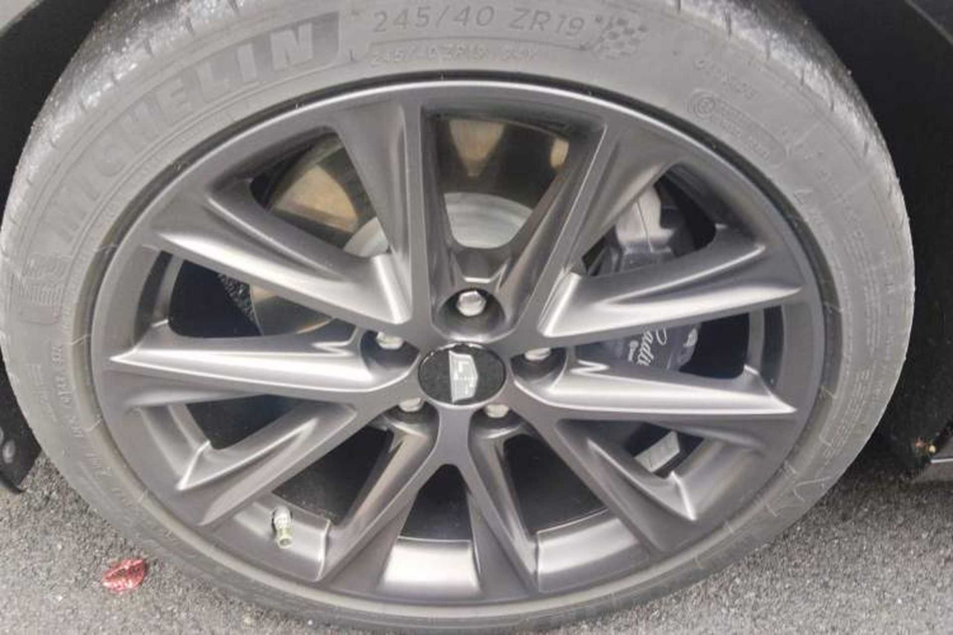Used Cadillac CT5 2020 Revised 28T Platinum Sport Edition Left Front Wheel Hub