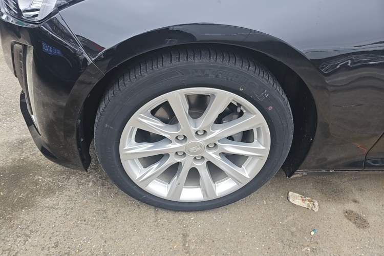 Used Cadillac CT5 2020 Revised Version 28T Tech Edition Left Front Wheel Hub