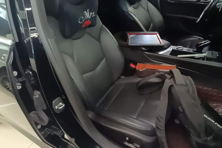 Used Cadillac CT5 2020 28T Luxury Version Right Front Seat