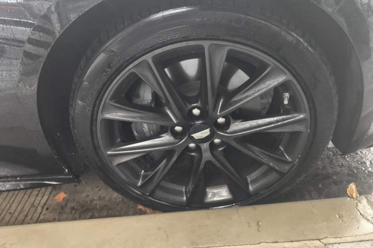 Used Cadillac CT5 2020 Revised 28T Platinum Sport Edition Right Front Wheel Hub