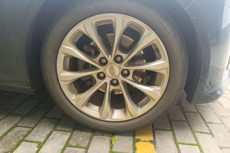 Used Cadillac CT5 2020 28T Luxury Version Right Front Wheel Hub
