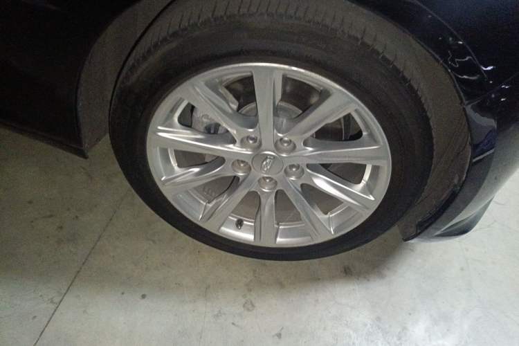 Used Cadillac CT5 2020 Revised Version 28T Fashion Edition Right Front Wheel Hub