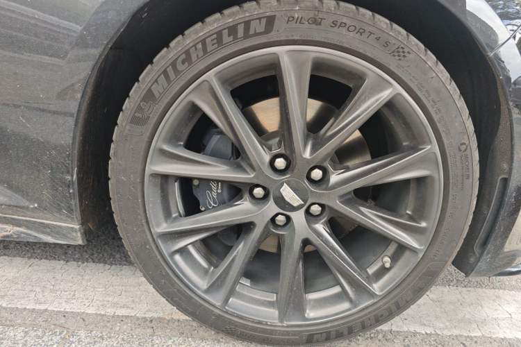 Used Cadillac CT5 2020 28T Platinum Sport Edition Right Front Wheel Hub