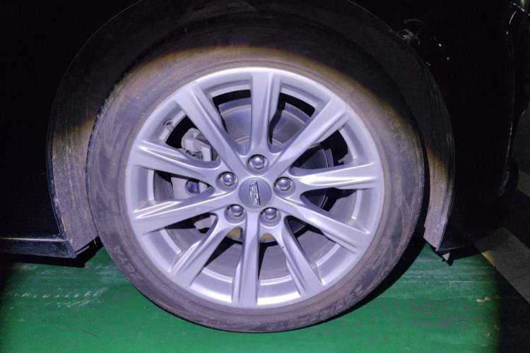 Used Cadillac CT5 2020 28T Fashion Edition Right Front Wheel Hub