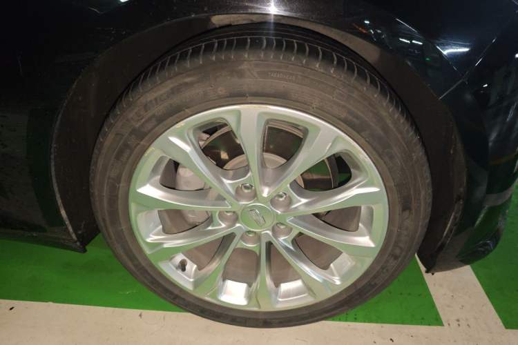 Used Cadillac CT5 2020 28T Luxury Version Right Front Wheel Hub