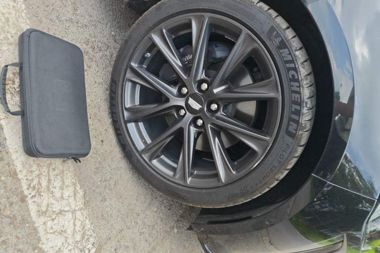 Used Cadillac CT5 2020 28T Platinum Sport Edition Right Front Wheel Hub