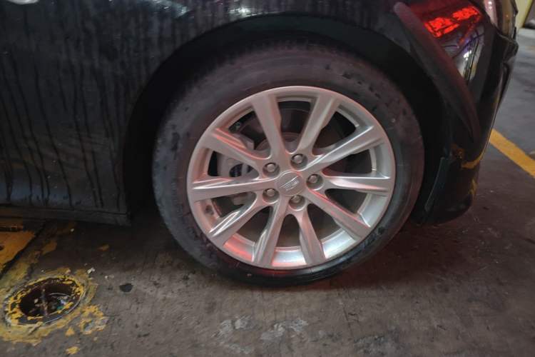 Used Cadillac CT5 2020 28T Fashion Edition Right Front Wheel Hub