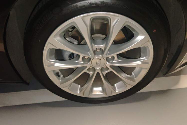 Used Cadillac CT5 2020 Revised Version 28T Luxury Edition Right Front Wheel Hub