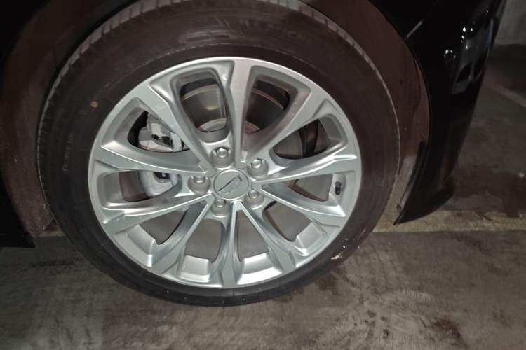 Used Cadillac CT5 2020 Revised Version 28T Luxury Edition Right Front Wheel Hub