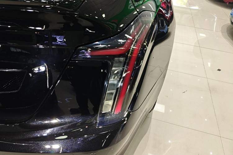 Used Cadillac CT5 2020 Updated 28T Leading Sporty Version Right Rear Taillight