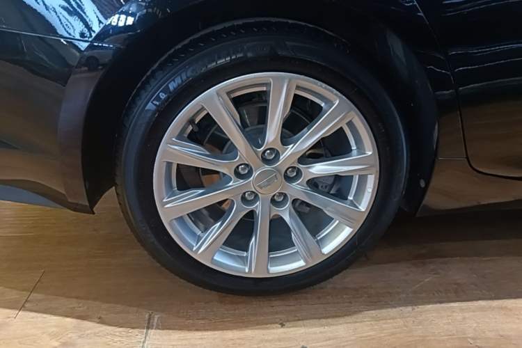 Used Cadillac CT5 2020 28T Tech Edition Right Rear Wheel Hub