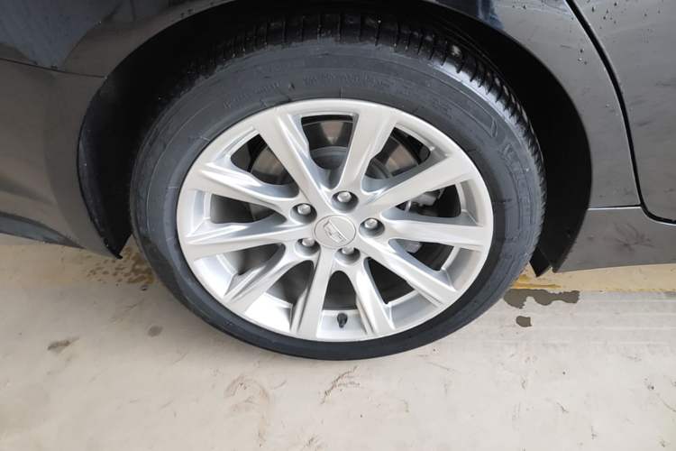 Used Cadillac CT5 2020 Revised Version 28T Fashion Edition Right Rear Wheel Hub