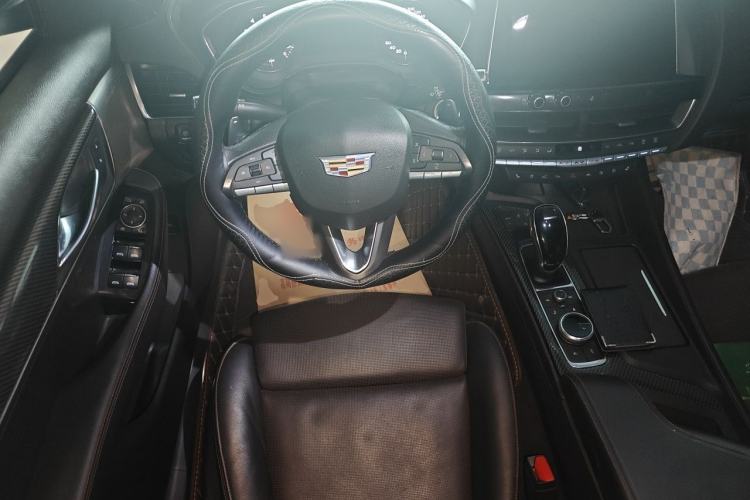 Used Cadillac CT5 2020 28T Platinum Sport Edition Steering Wheel
