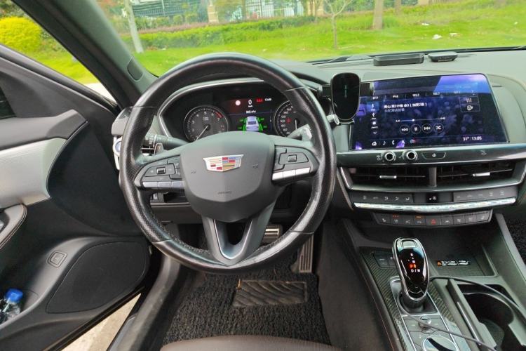 Used Cadillac CT5 2020 28T Platinum Sport Edition Steering Wheel