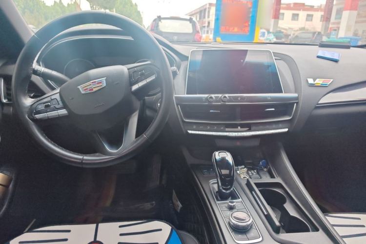 Used Cadillac CT5 2020 28T Tech Edition Center Console